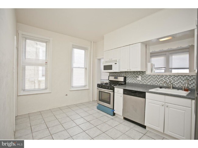 Building Photo - 4321 Pechin St