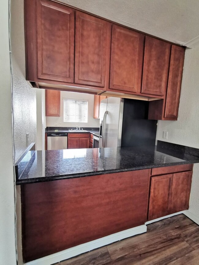 Building Photo - 2 bed 1.5 bath in Spring Valley