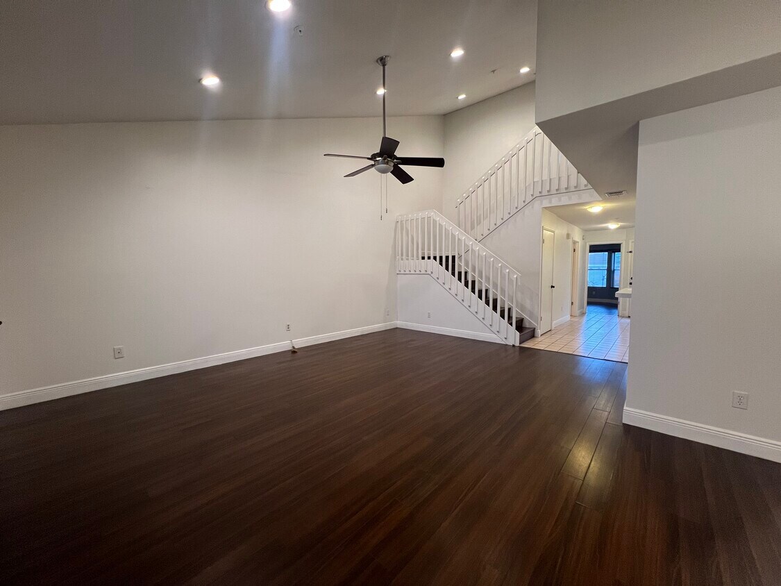 Foto principal - 755 Cove Way