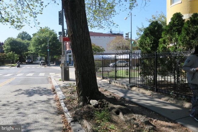 Building Photo - 1031 Park Rd NW