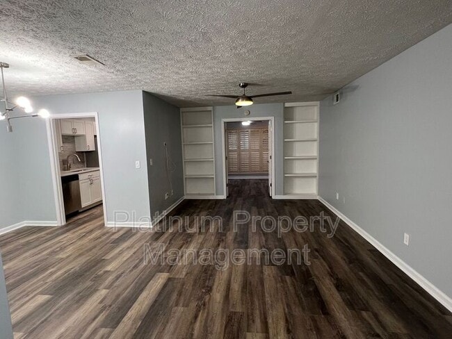 Building Photo - 5135-5159 Roswell Rd