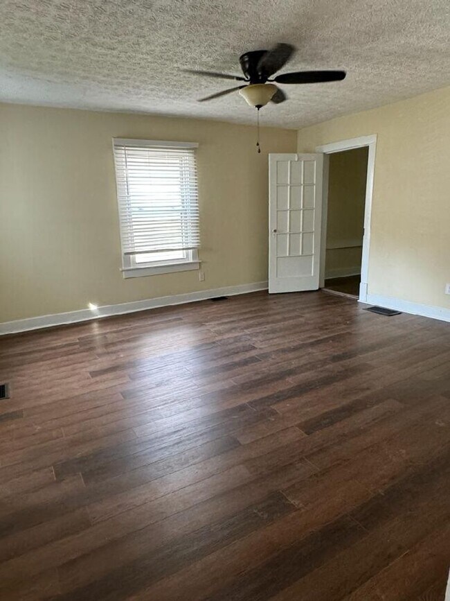 Building Photo - Clifton/Frankfort 3 Bedroom 2-Bath House