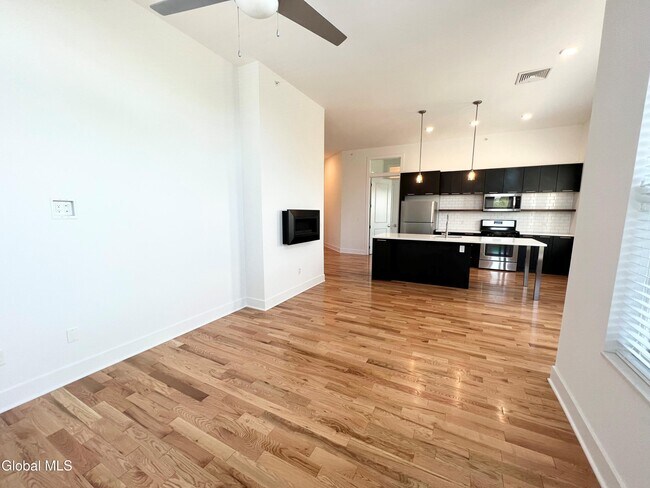 Foto del edificio - 308 Excelsior Ave
