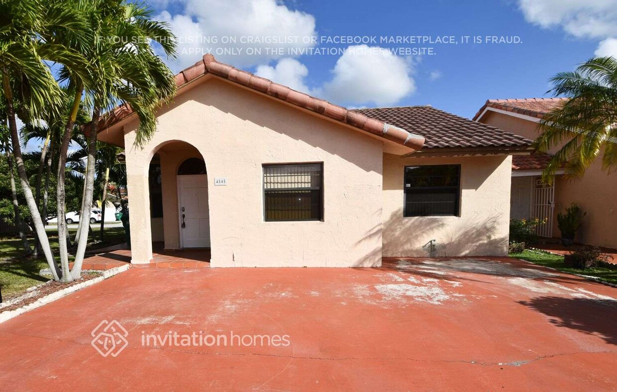 Foto principal - 4845 SW 144th Ct