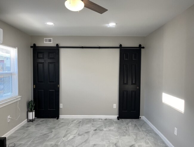 Foto del edificio - 4823 Otterbury Dr
