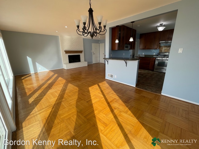 Building Photo - 5 br, 3 bath House - 92 Westline Dr.