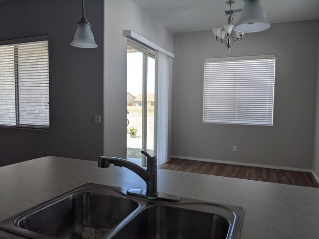 Foto del edificio - 5640 Brinson Ln