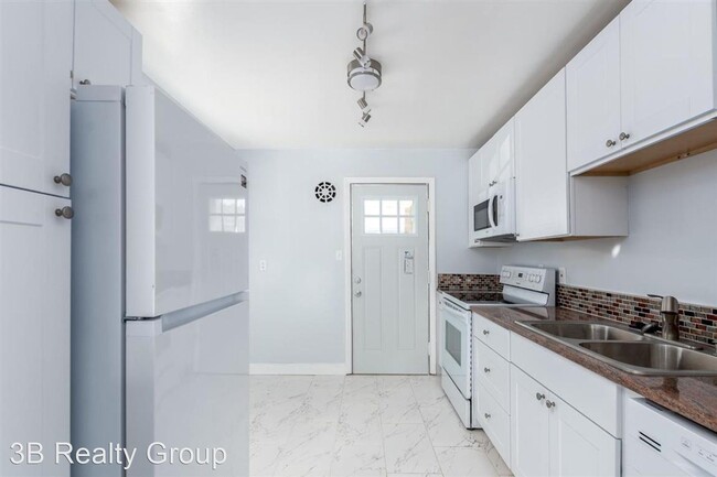 Building Photo - 3 br, 1 bath House - 327 Glenroy Ave.