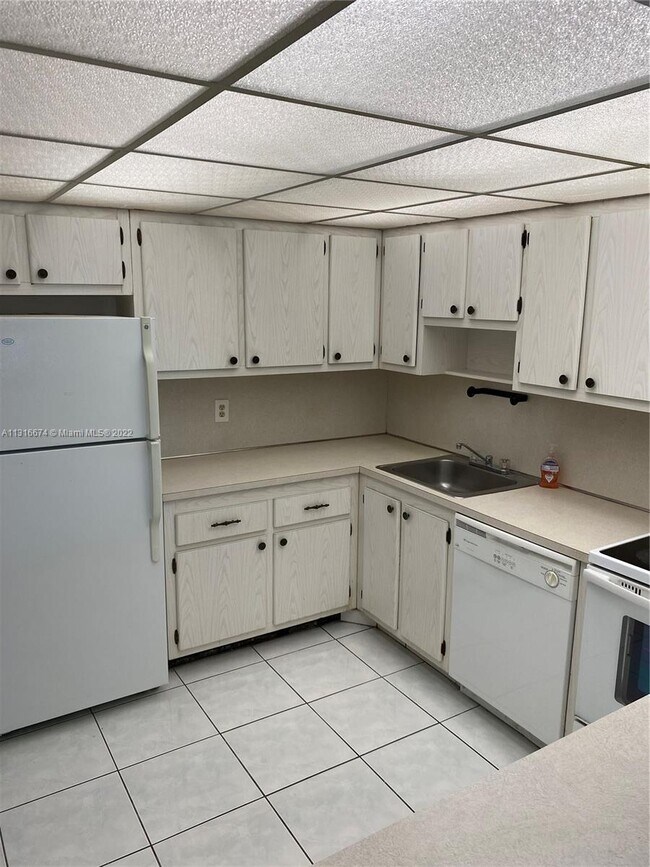 Foto del edificio - 16851 NE 23rd Ave
