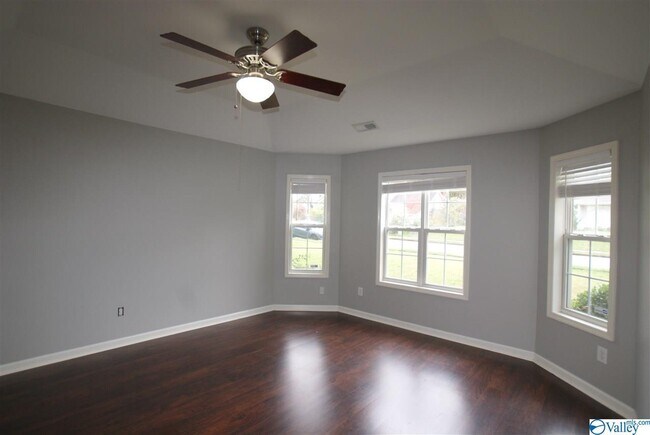 Building Photo - 2524 Clovis Rd SW