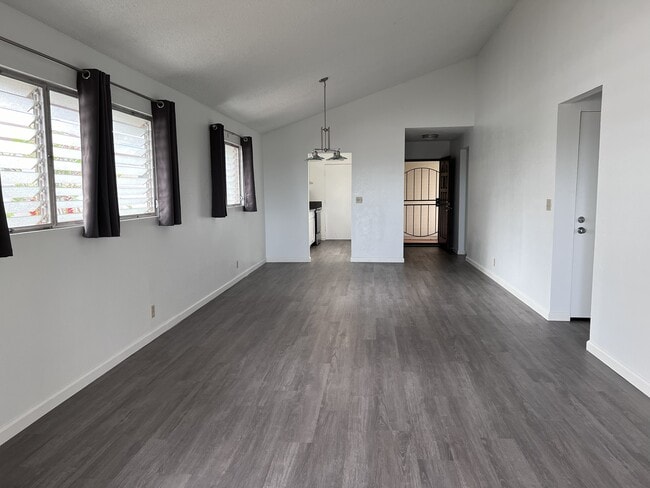 Building Photo - 94-693 Kamalo St