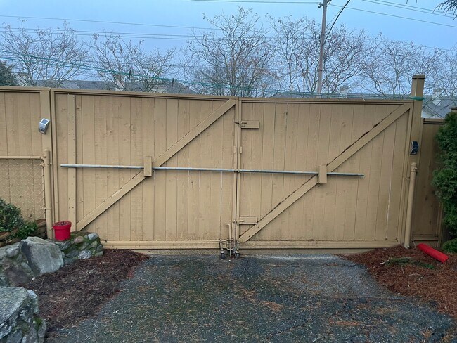 Building Photo - 19193 61A Av