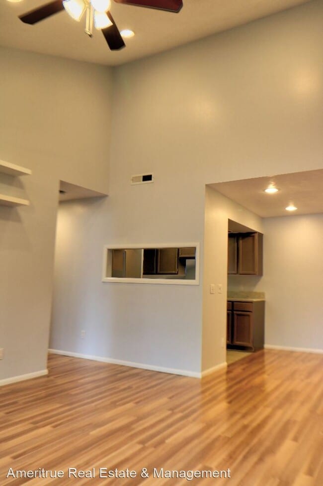 Building Photo - 2 br, 2 bath House - 1490 E Foxboro Drive #2