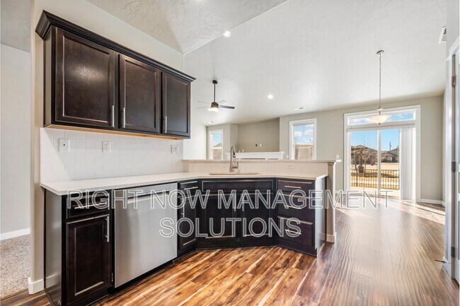 Foto del edificio - 2631 E Red Garnet St