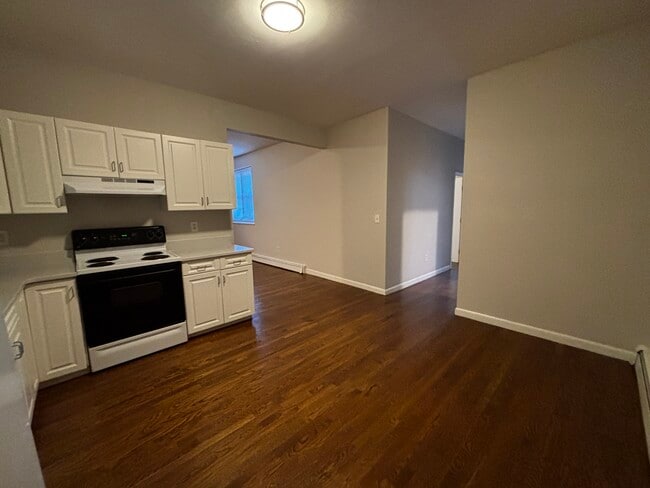 Building Photo - 15 Stearns Rd