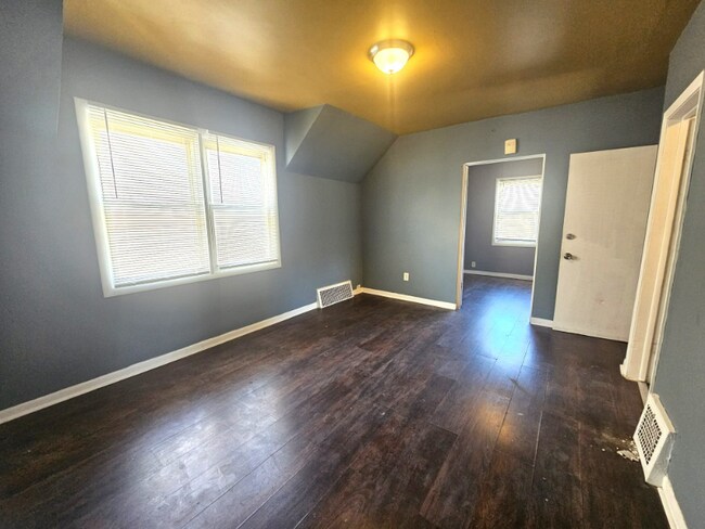 Building Photo - 12026 S Union Ave