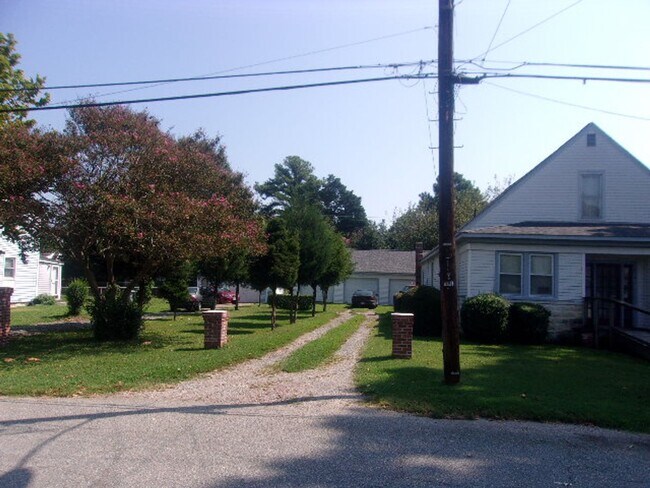 Building Photo - 270 Little Farms Ave