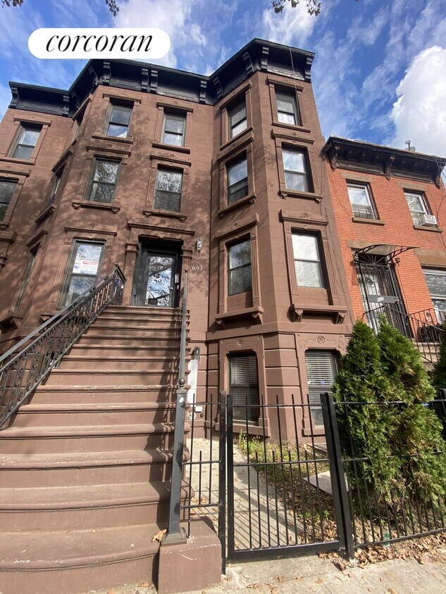 Primary Photo - 697 Monroe St