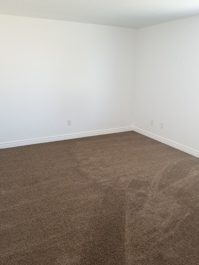 Foto del edificio - Huge 5 Bedroom Townhome in Riverton!
