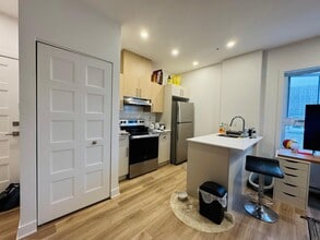 Building Photo - 2693 Bd Pie-IX