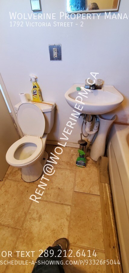 Photo du bâtiment - Duplex A block from Town hall, close to a ...