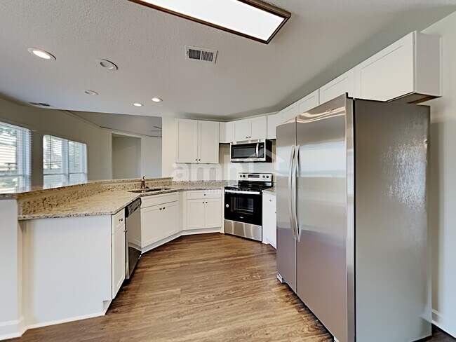 Foto del edificio - 1838 Oak Springs Dr