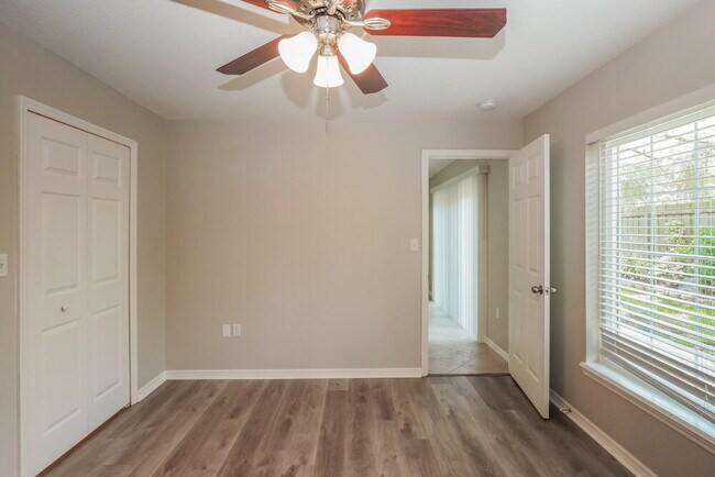 Foto del edificio - 3362 Kelsey Ln