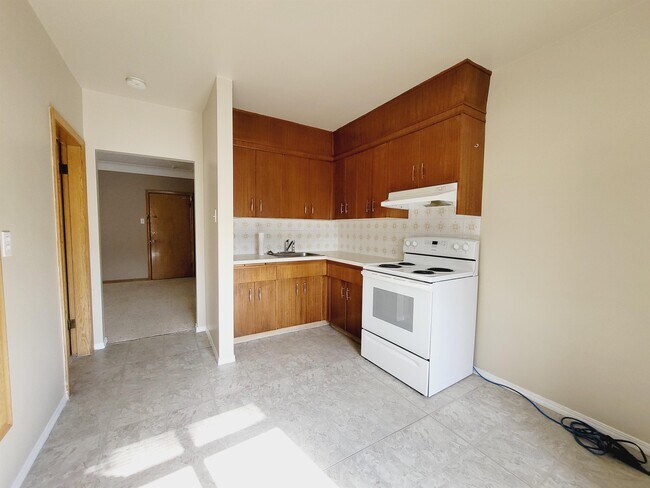 Photo du bâtiment - 10976 124 St