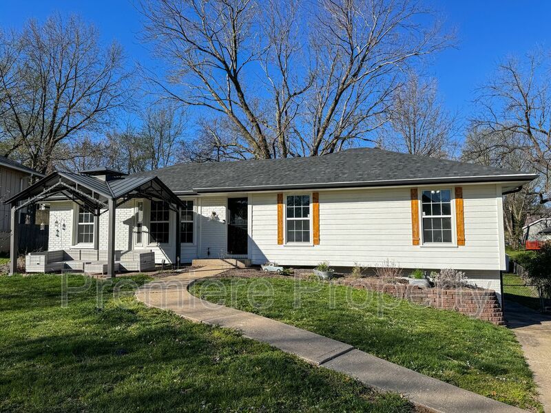 Primary Photo - 7012 N Winan Ave