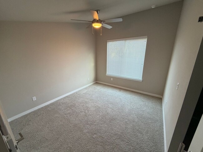 Building Photo - New Lynnwood Upscale Townhome For Rent!