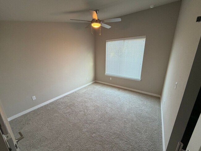 Foto del edificio - New Lynnwood Upscale Townhome For Rent!