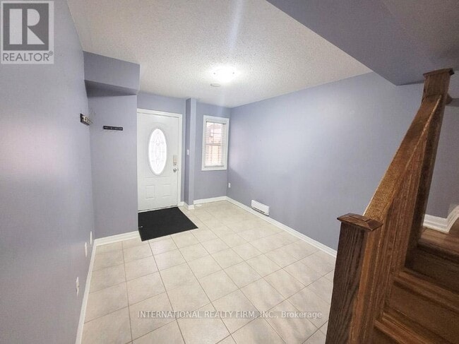 Building Photo - 222 Mortimer Cres