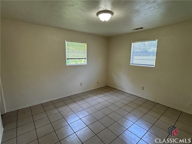 Building Photo - 130 Candler Ct