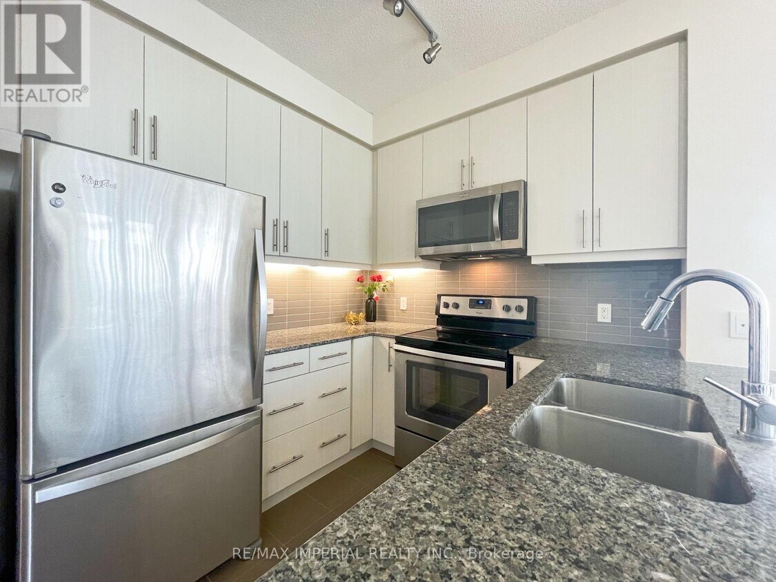 Primary Photo - 3975-3975 Grand Park Dr