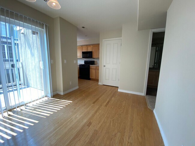 Foto del edificio - Renovated 2 Bedroom 2.5 Bathroom Condo in ...