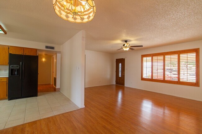 Foto del edificio - 6240 E Billings St