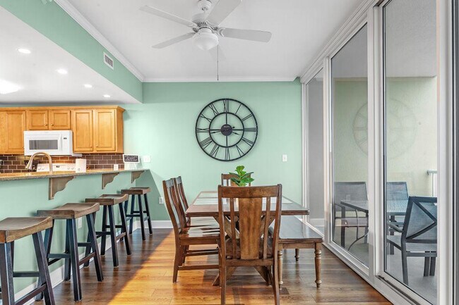 Foto del edificio - 1524 W Beach Blvd