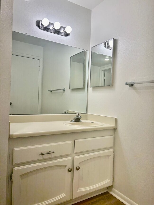 Foto del edificio - Spacious 1 bed/one bath in Aurora