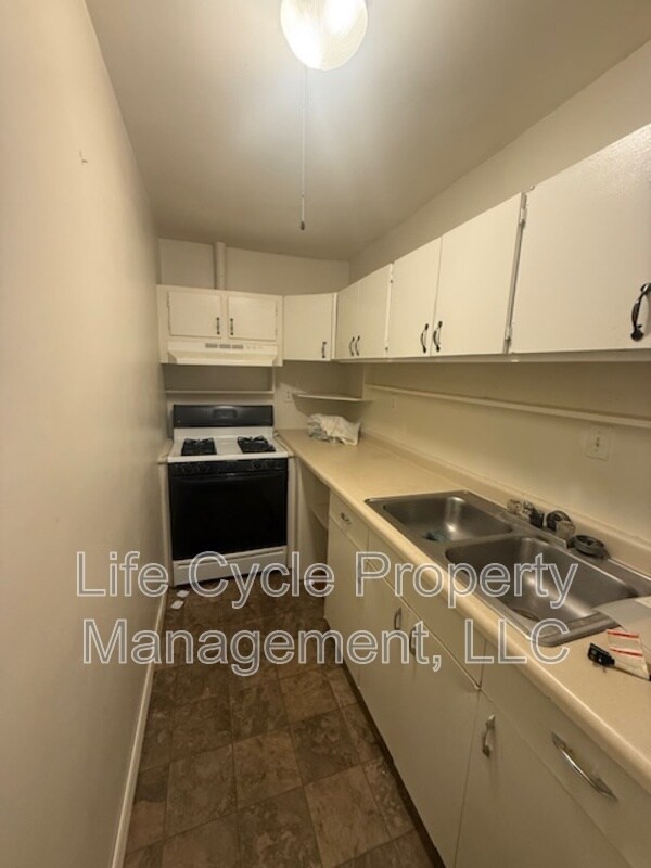 Building Photo - 2921 Depot St