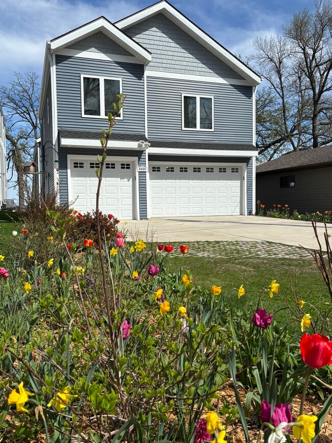 Building Photo - 2225 Middleton Beach Rd