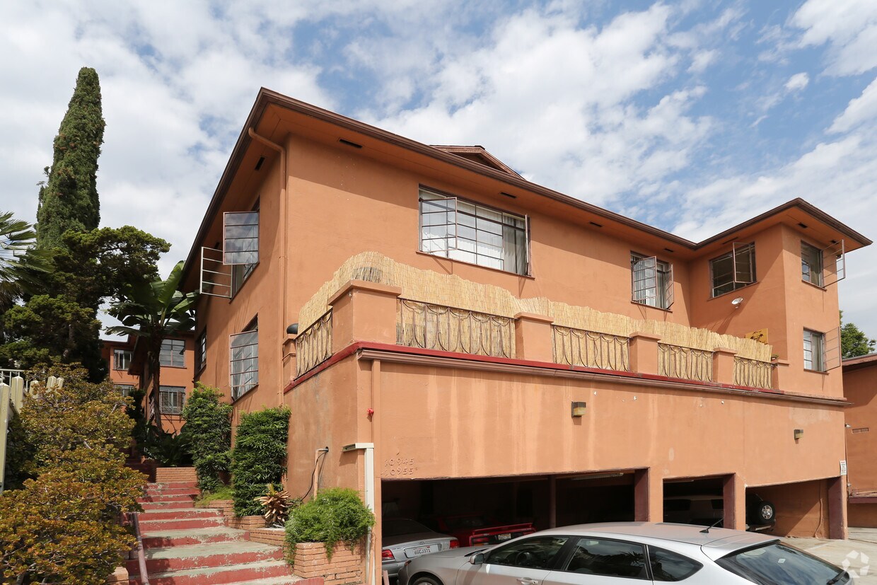 Foto del edificio - 10945 Roebling Ave