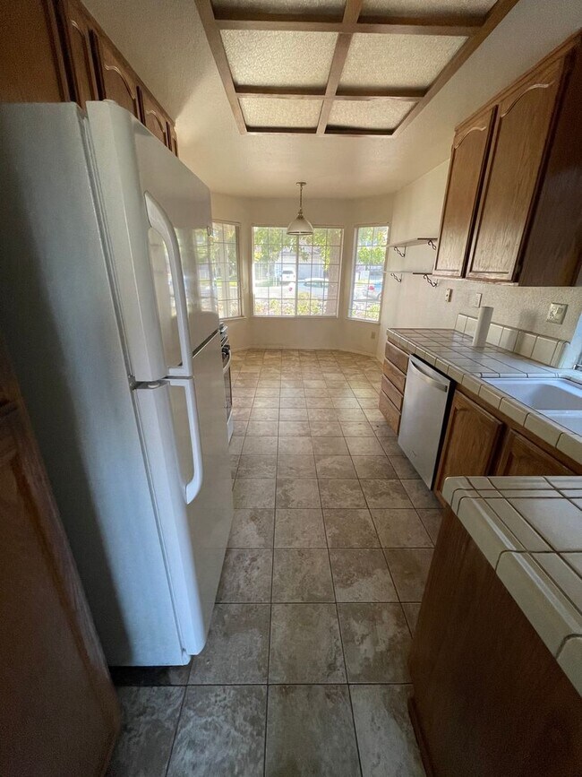 Building Photo - 604 Hovey Way