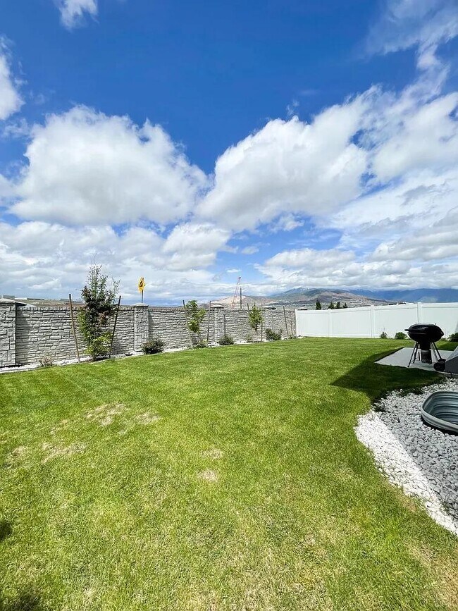 Foto del edificio - 364 W Snowberry Dr