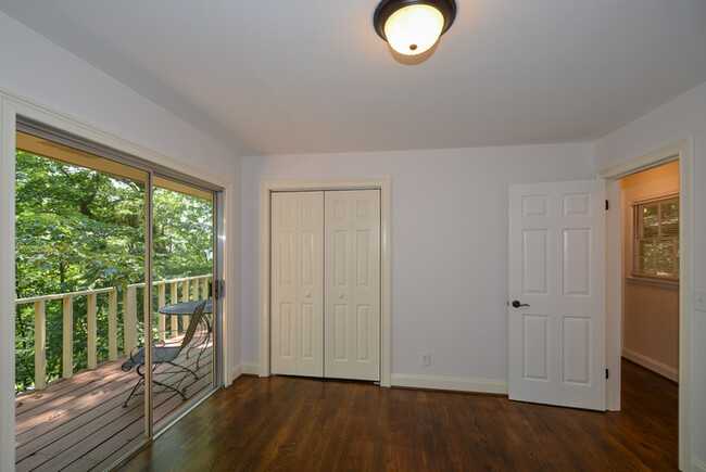 Building Photo - 862 Lake Arrowhead Dr
