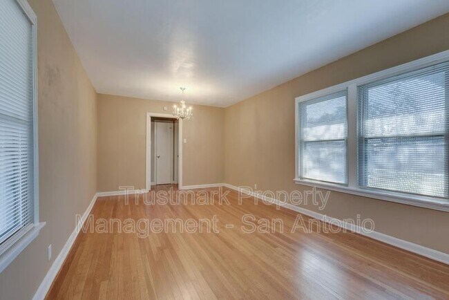 Foto del edificio - 1322 W Malone Ave