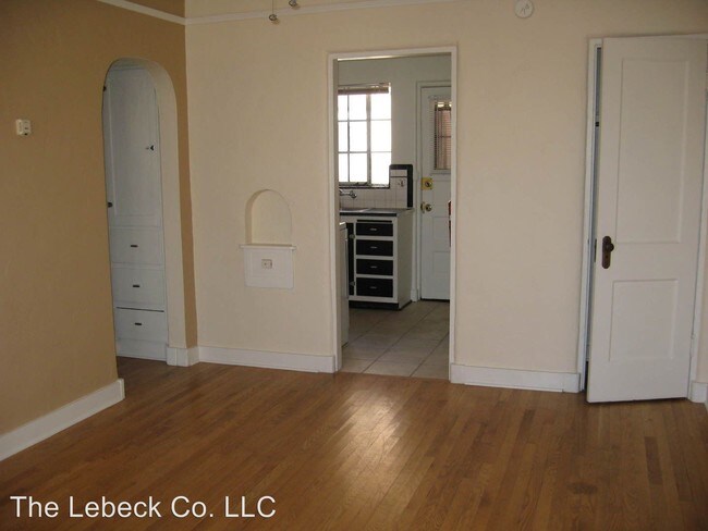 Building Photo - 902 Tijeras Ave NW