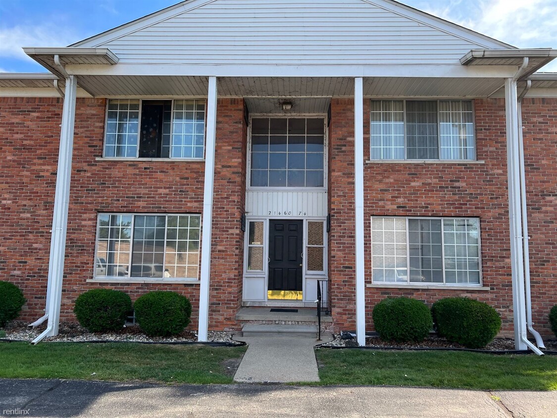 Primary Photo - 1 br, 1 bath Condo - 21464 Beaconsfield St...