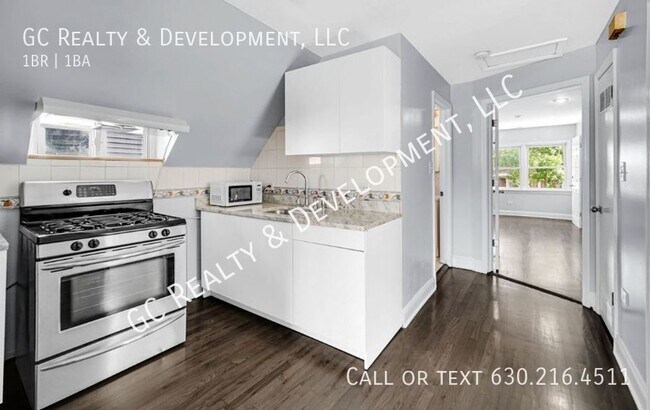Building Photo - ** OLD IRVING PARK / 1 BEDROOM / 1 BATH / ...