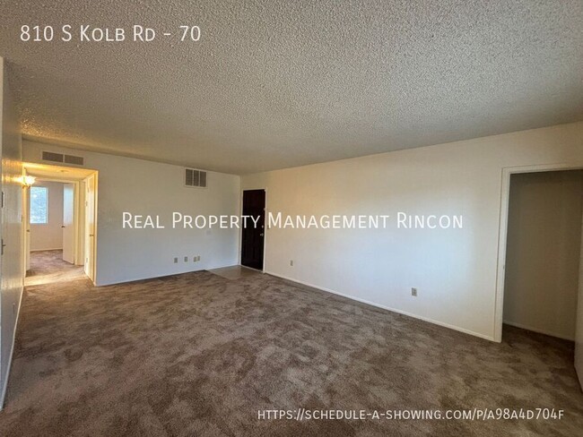 Building Photo - 810 S Kolb Rd