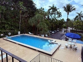 Building Photo - 2539 Bayshore Dr